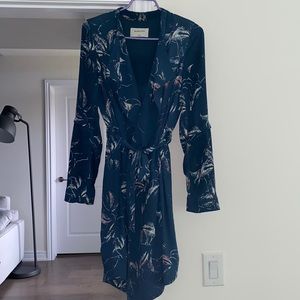 Aritzia flowy trench coat